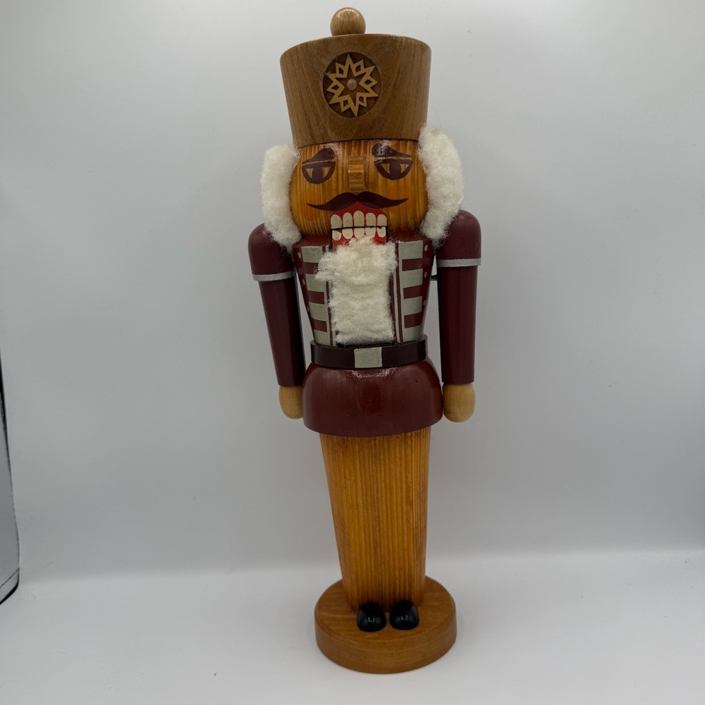 Vintage German Erzgebirge wooden nutcracker guard figurine 1980 hand painted